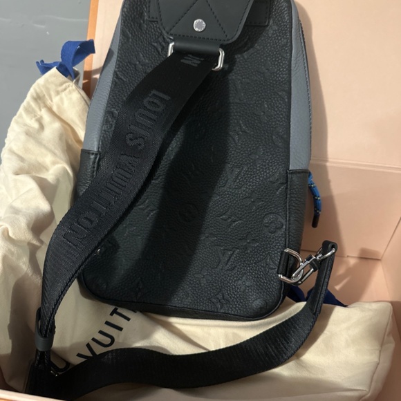 New Authentic 100%  Louis Vuitton crossbody bag - Picture 4 of 4